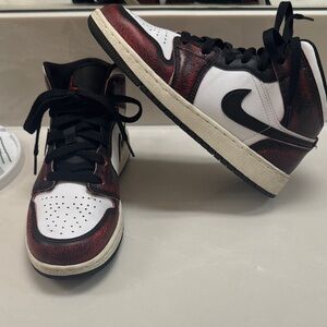 Nike Air Jordan 1 Mid SE "Wear-Away" sneakers size youth 4
